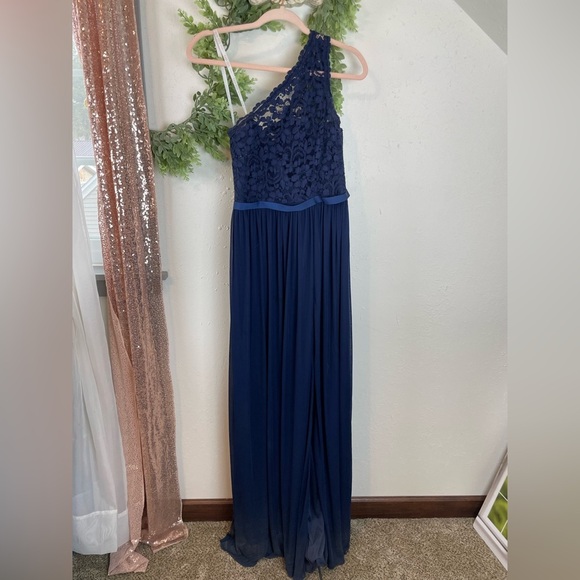 David’s Bridal Bridesmaid Blue Navy Lace Chiffon Dress one shoulder flowy size 6 - Picture 2 of 5